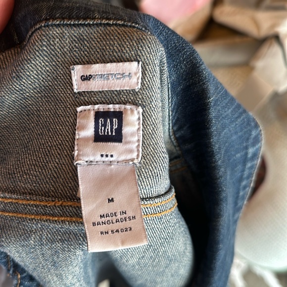 Gap Stretch Distressed Jean Jacket - Picture 2 of 4